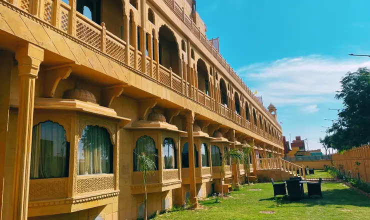 Hotels & Resorts