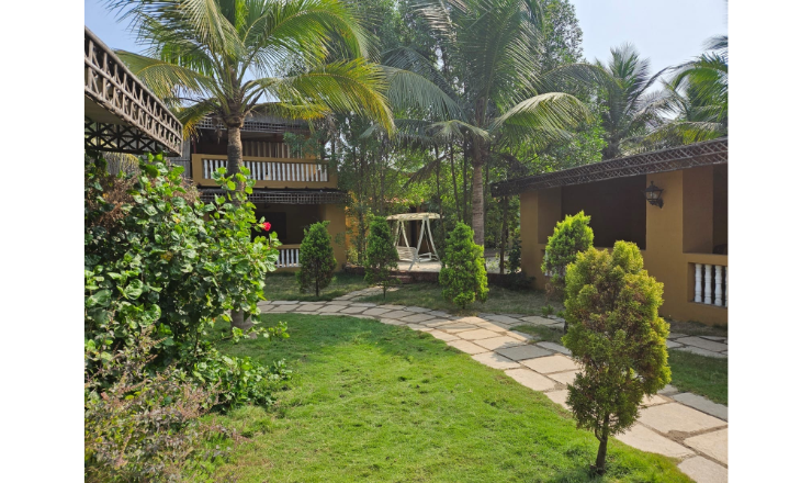 Hotels & Resorts
