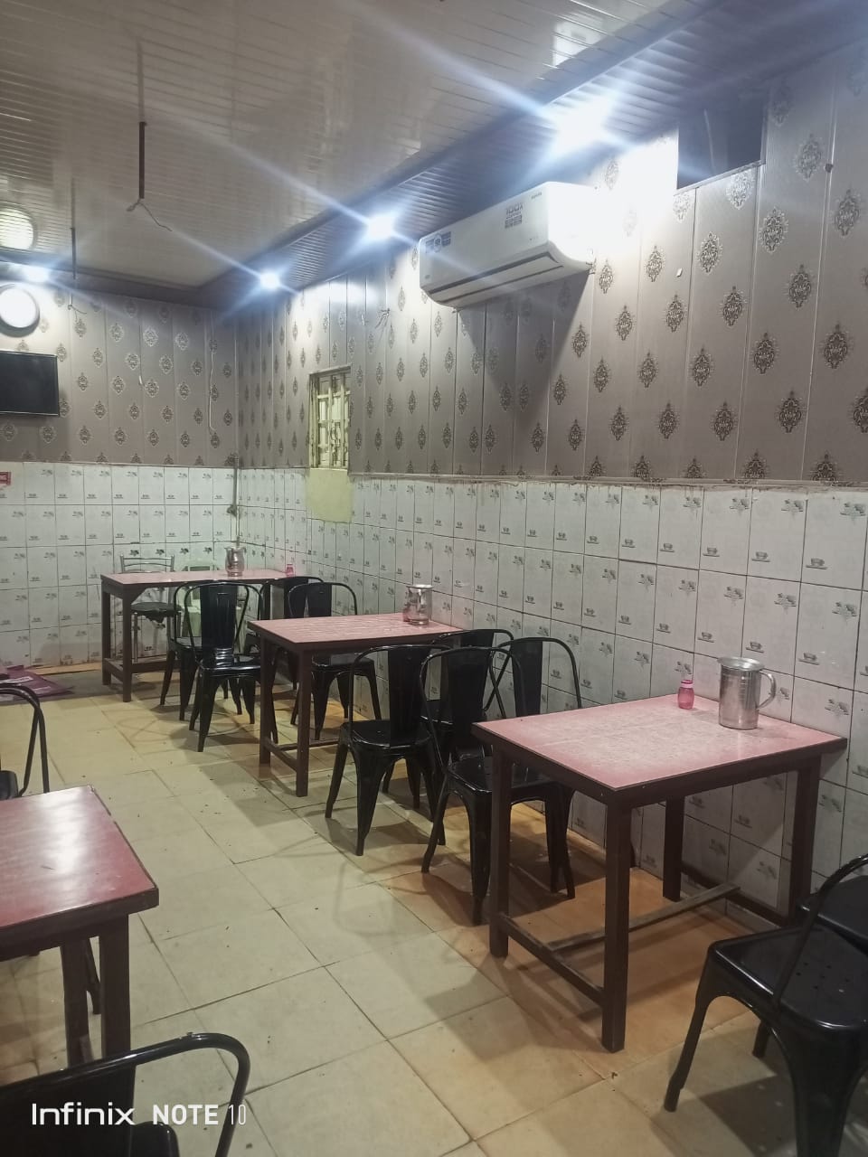Restaurants & Cafes