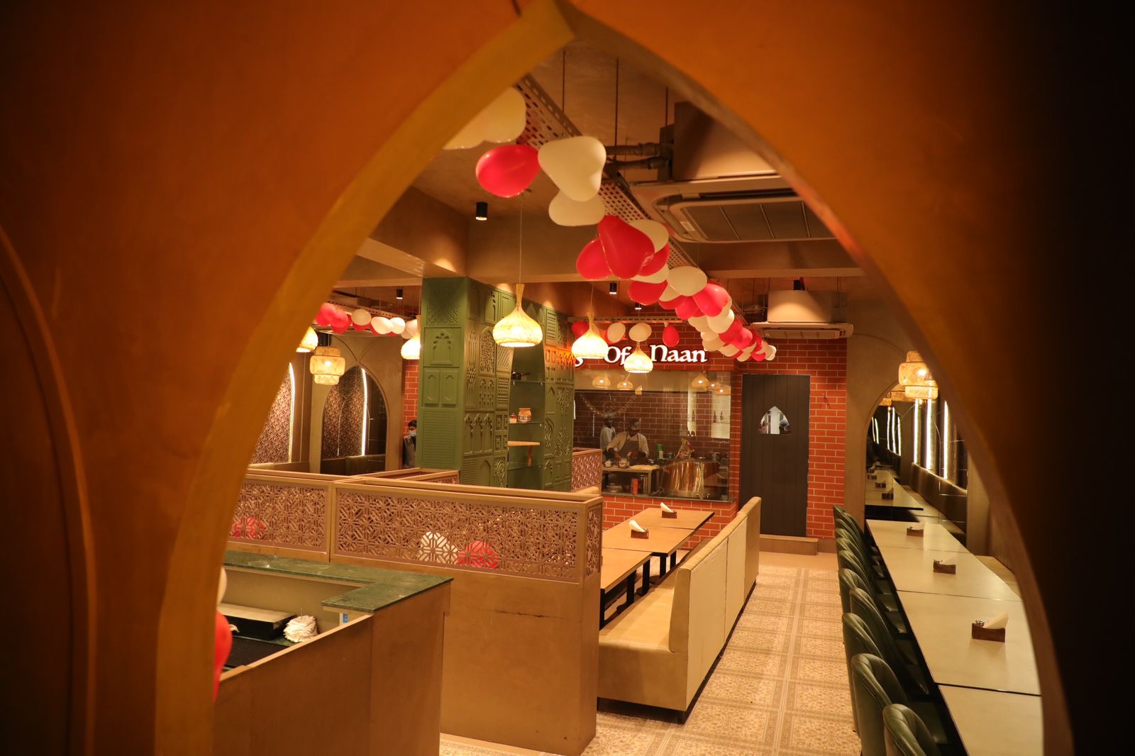 Restaurants & Cafes