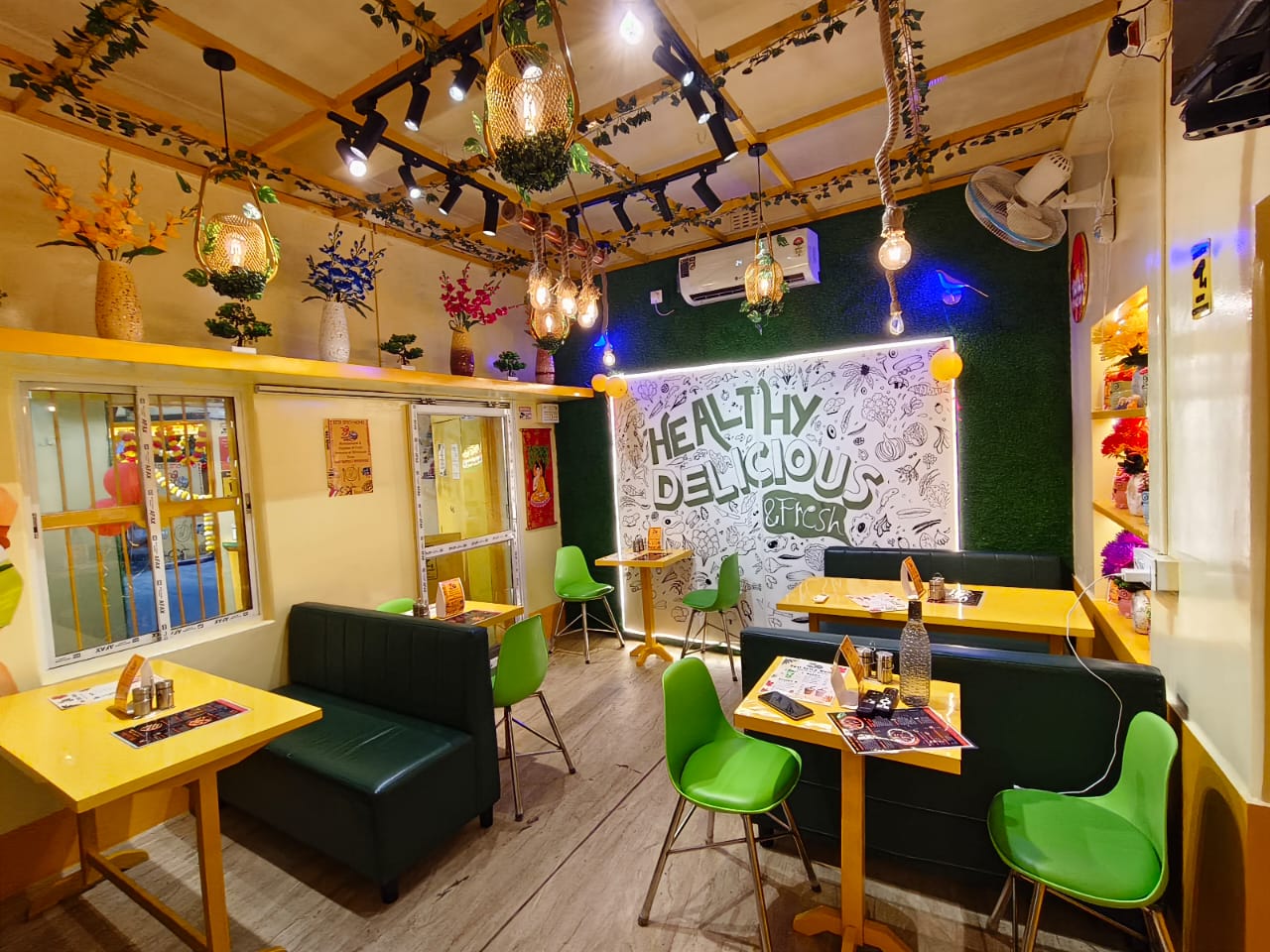 Restaurants & Cafes