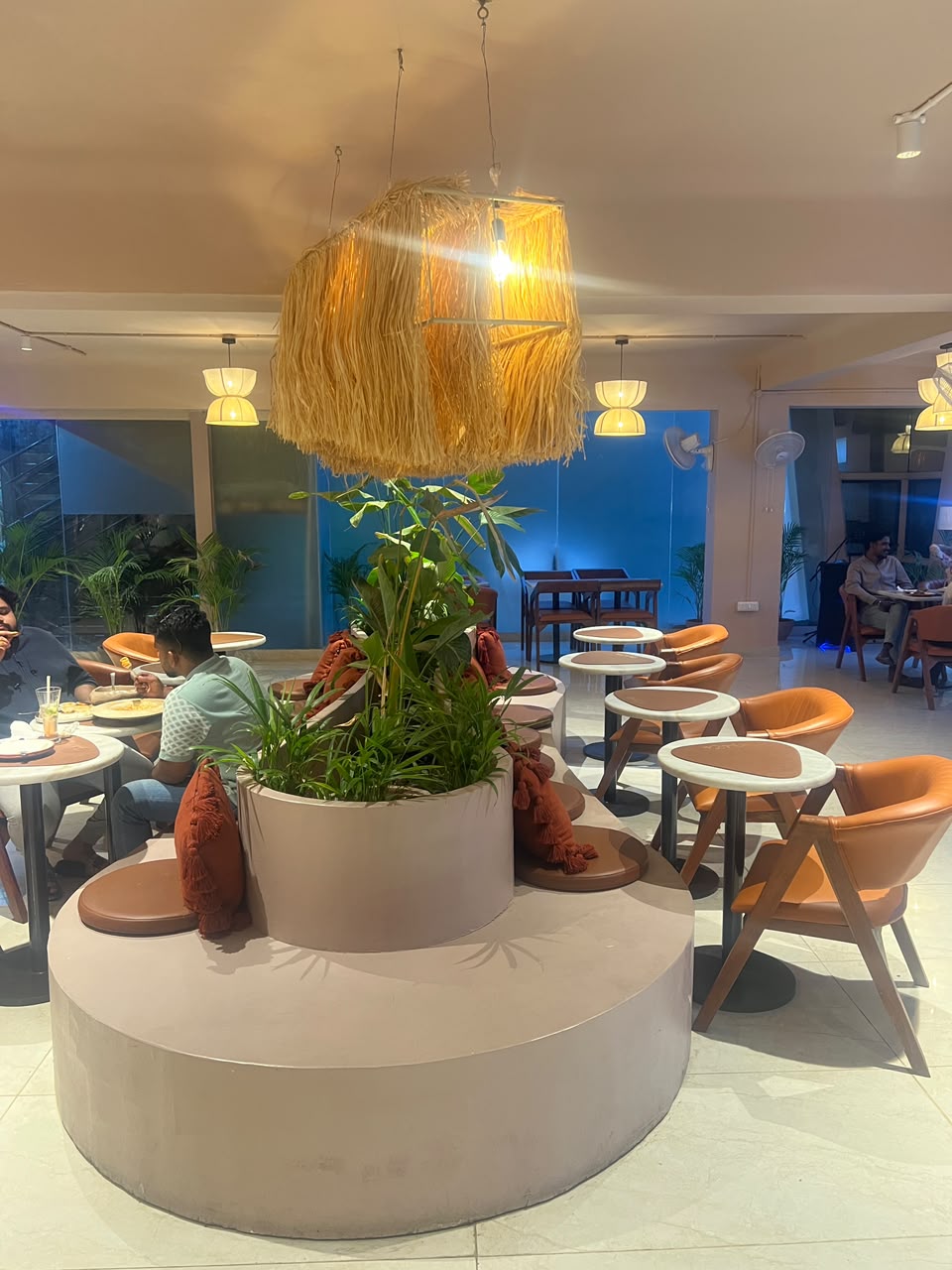 Restaurants & Cafes
