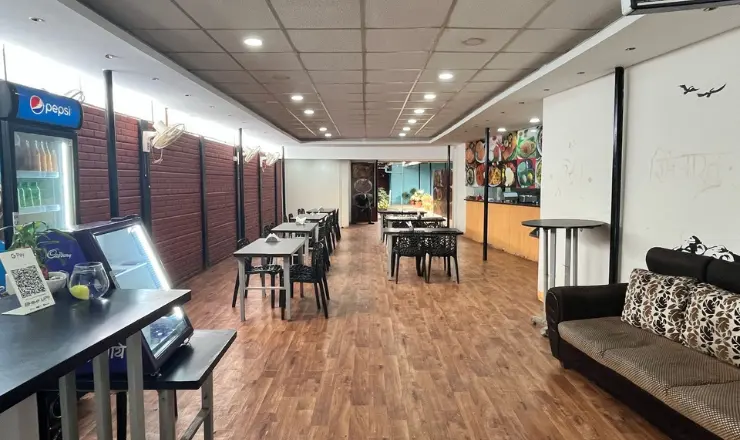 Restaurants & Cafes