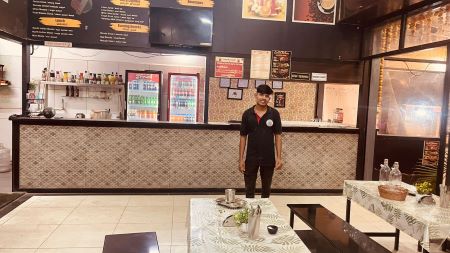 Restaurants & Cafes