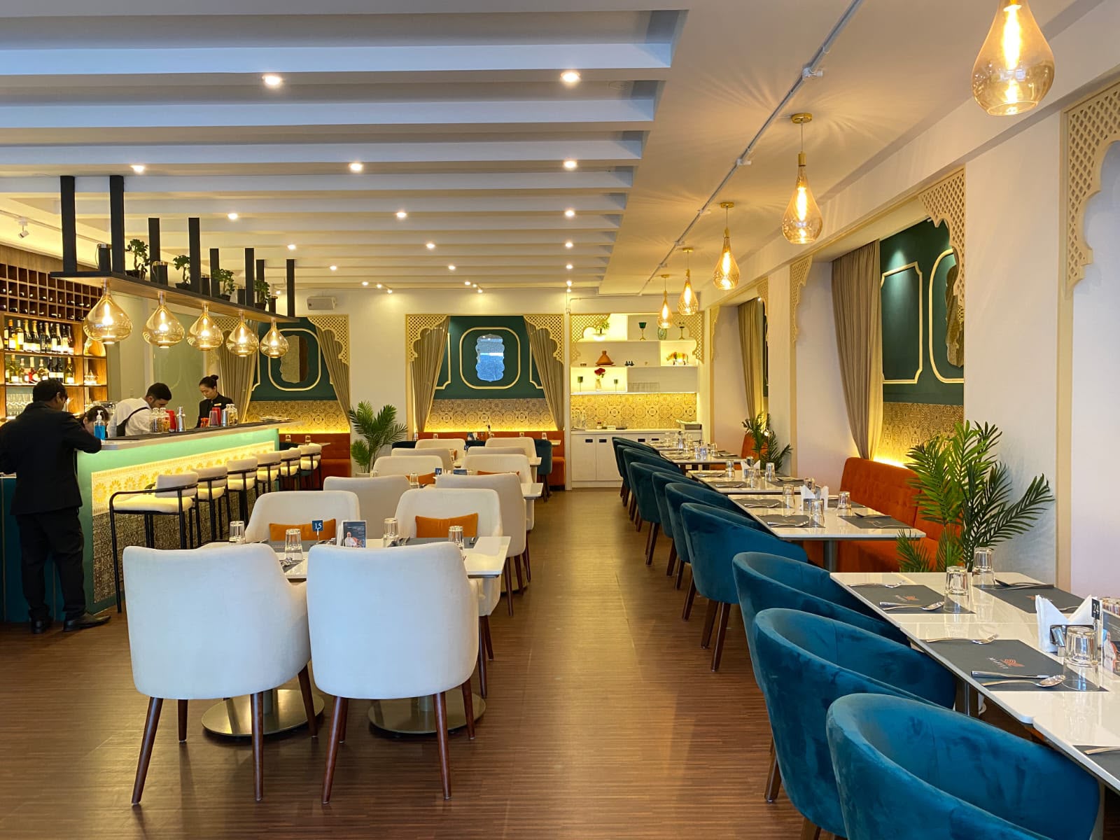 Restaurants & Cafes